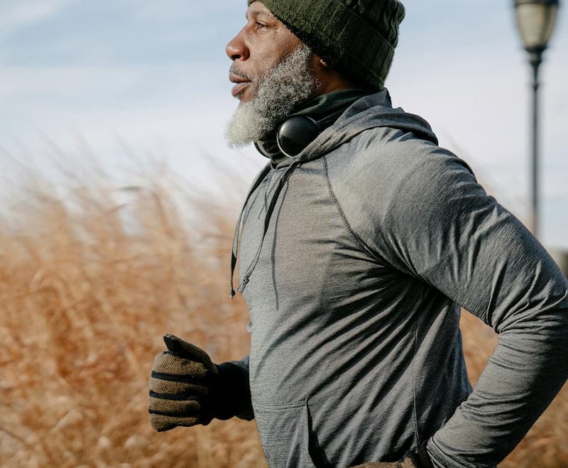 Runner in a toque and gloves on a cool fall run